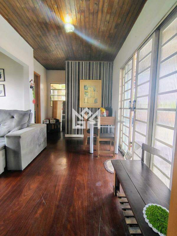 Sobrado com 5 quartos à venda, 206m² - Niterói - Canoas: 