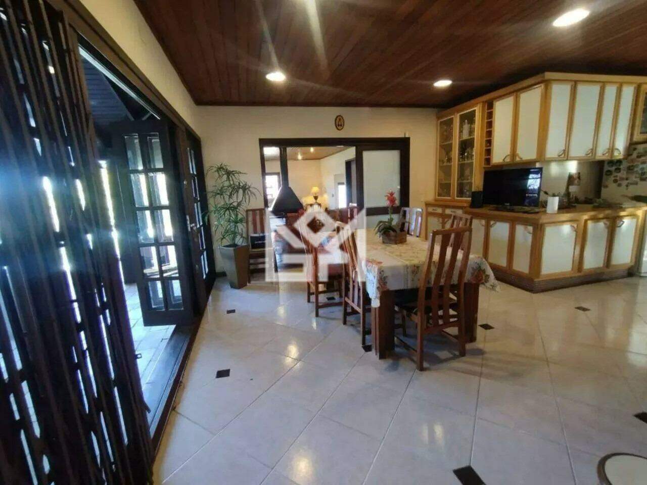 Sobrado com 6 quartos para aluguel, 582m² - Centro - Gravataí: 