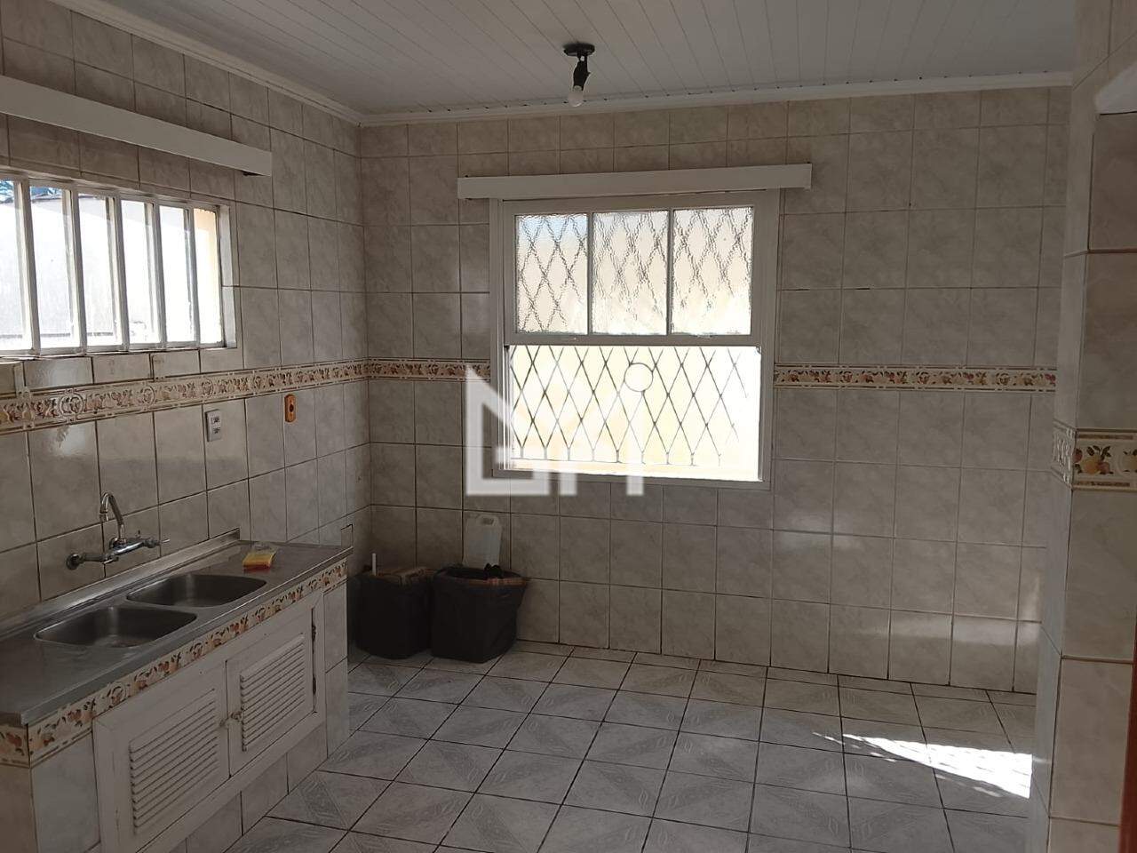 Casa com 4 quartos para aluguel, 100m² - Vila Ipiranga - Porto Alegre: 