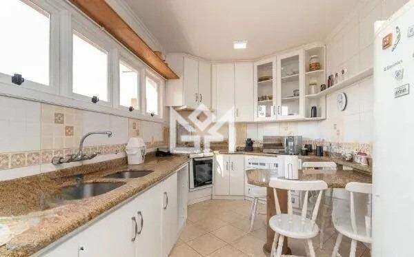 Casa com 3 quartos para aluguel, 317m² - Santo Antônio - Porto Alegre: 
