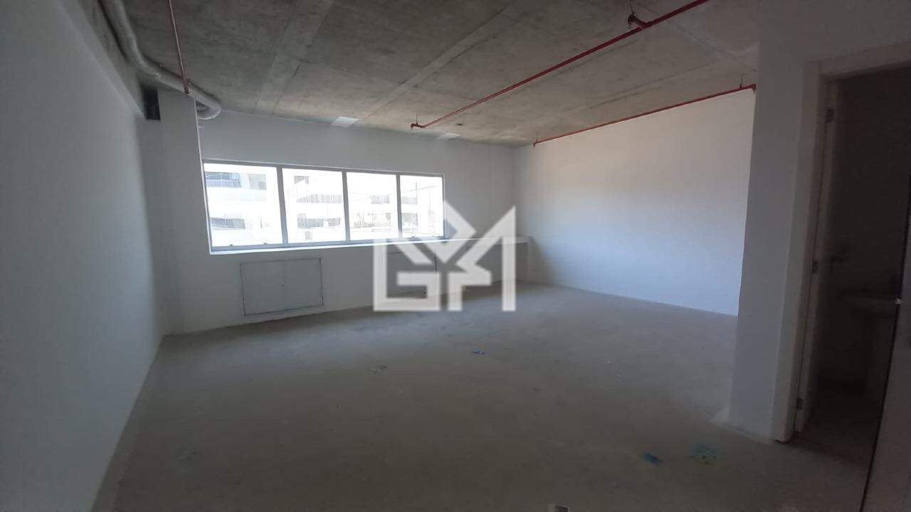 Sala/Conjunto Comercial com para aluguel, 301,34m² - Central Parque - Porto Alegre: Sala 627