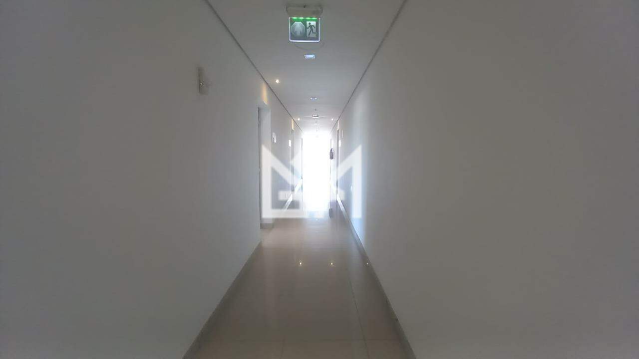 Sala/Conjunto Comercial com para aluguel, 301,34m² - Central Parque - Porto Alegre: Corredor