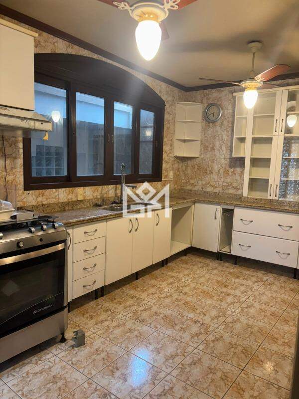 Casa com 3 quartos à venda, 180m² - Jardim Carvalho - Porto Alegre: 