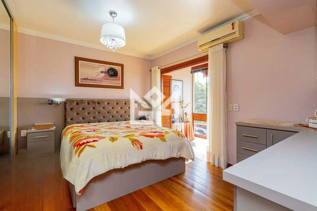 Casa com 4 quartos para aluguel, 390m² - Jardim Lindóia - Porto Alegre: 