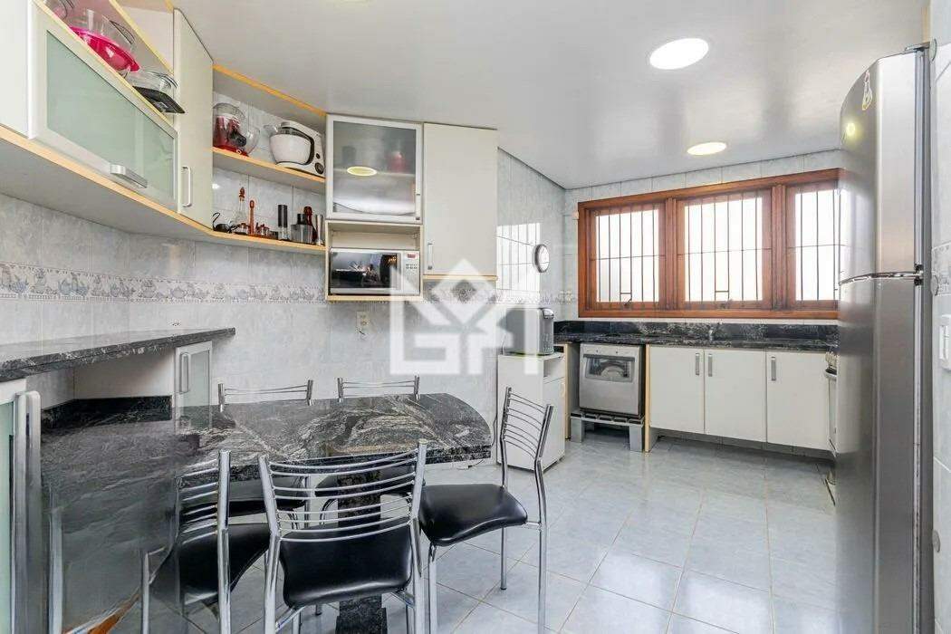 Casa com 4 quartos para aluguel, 390m² - Jardim Lindóia - Porto Alegre: 