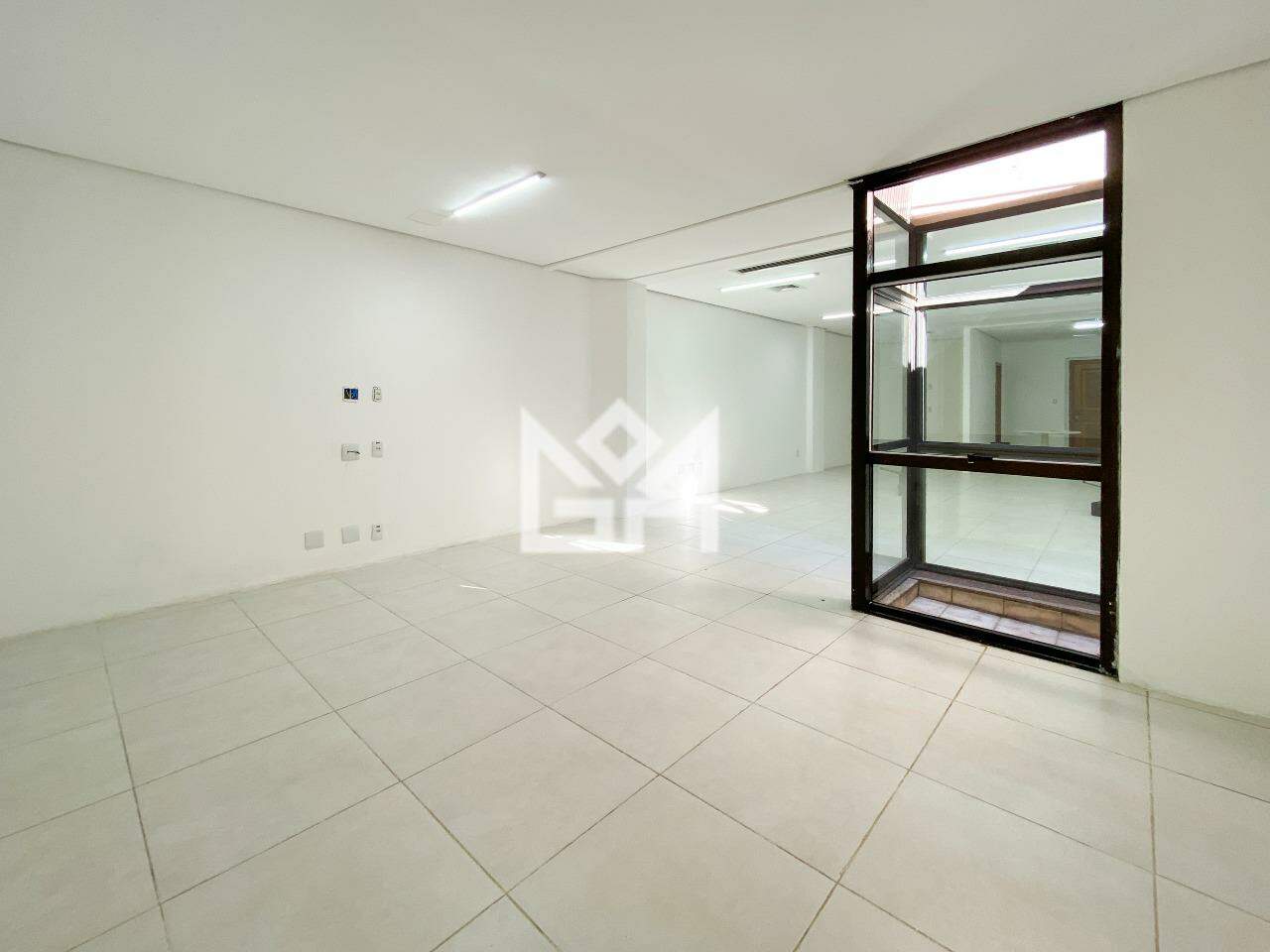 Sala/Conjunto Comercial com para aluguel, 77,33m² - Moinhos de Vento - Porto Alegre: 