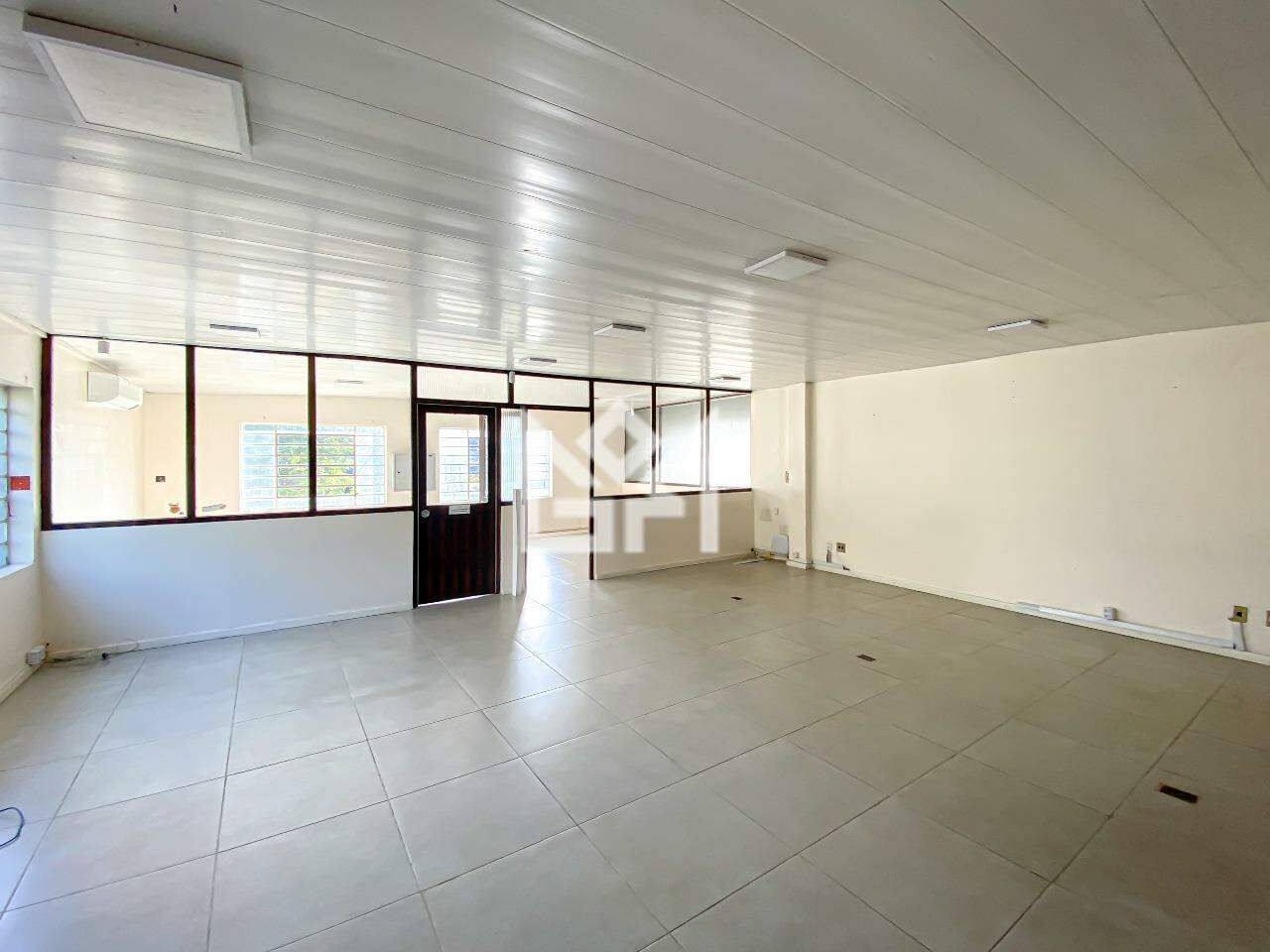 Sala/Conjunto Comercial com para aluguel, 78m² - Navegantes - Porto Alegre: 