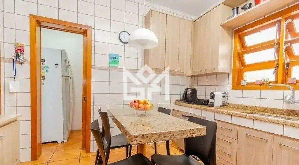 Casa com 4 quartos à venda, 412m² - Medianeira - Porto Alegre: 