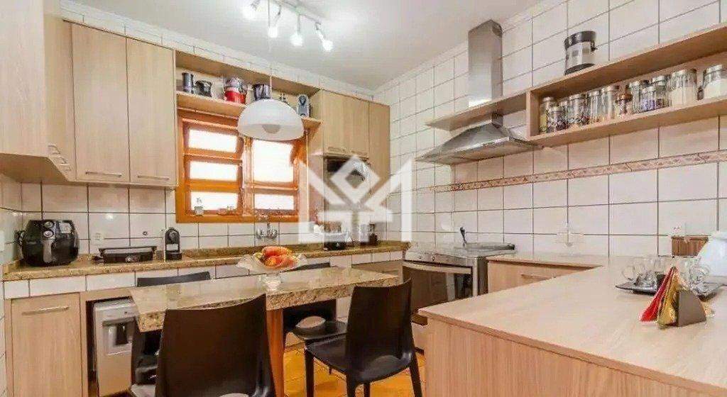 Casa com 4 quartos à venda, 412m² - Medianeira - Porto Alegre: 