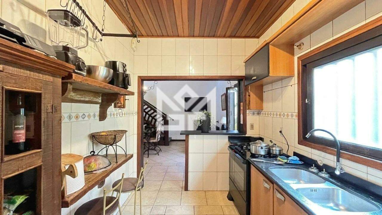 Casa com 5 quartos à venda, 200m² - Nonoai - Porto Alegre: 