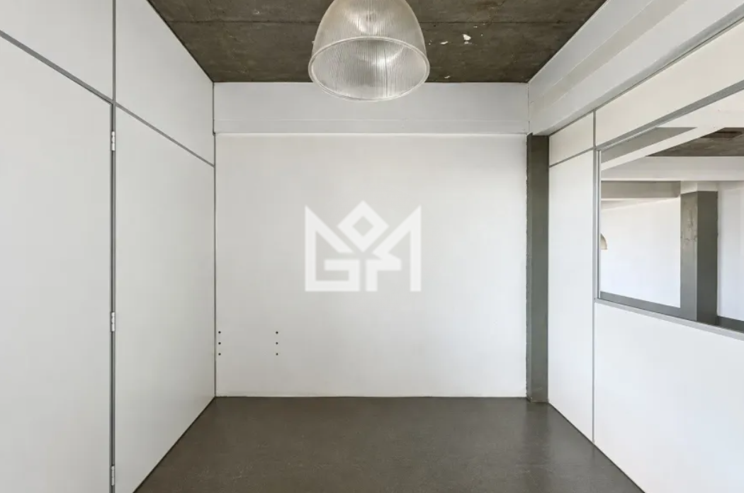 Pavilhão/Galpão/Depósito/Armazém com para aluguel, 330m² - Navegantes - Porto Alegre: 