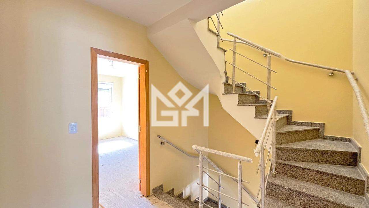 Casa com 3 quartos à venda, 126m² - Guarujá - Porto Alegre: ESCADA