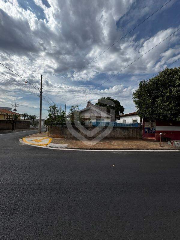 Casa à Venda no Jardim Godoy em Bauru/SP