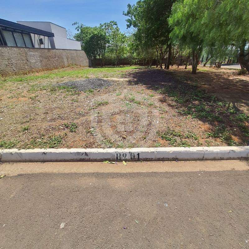 Terreno à Venda no Centro em Piratininga/SP