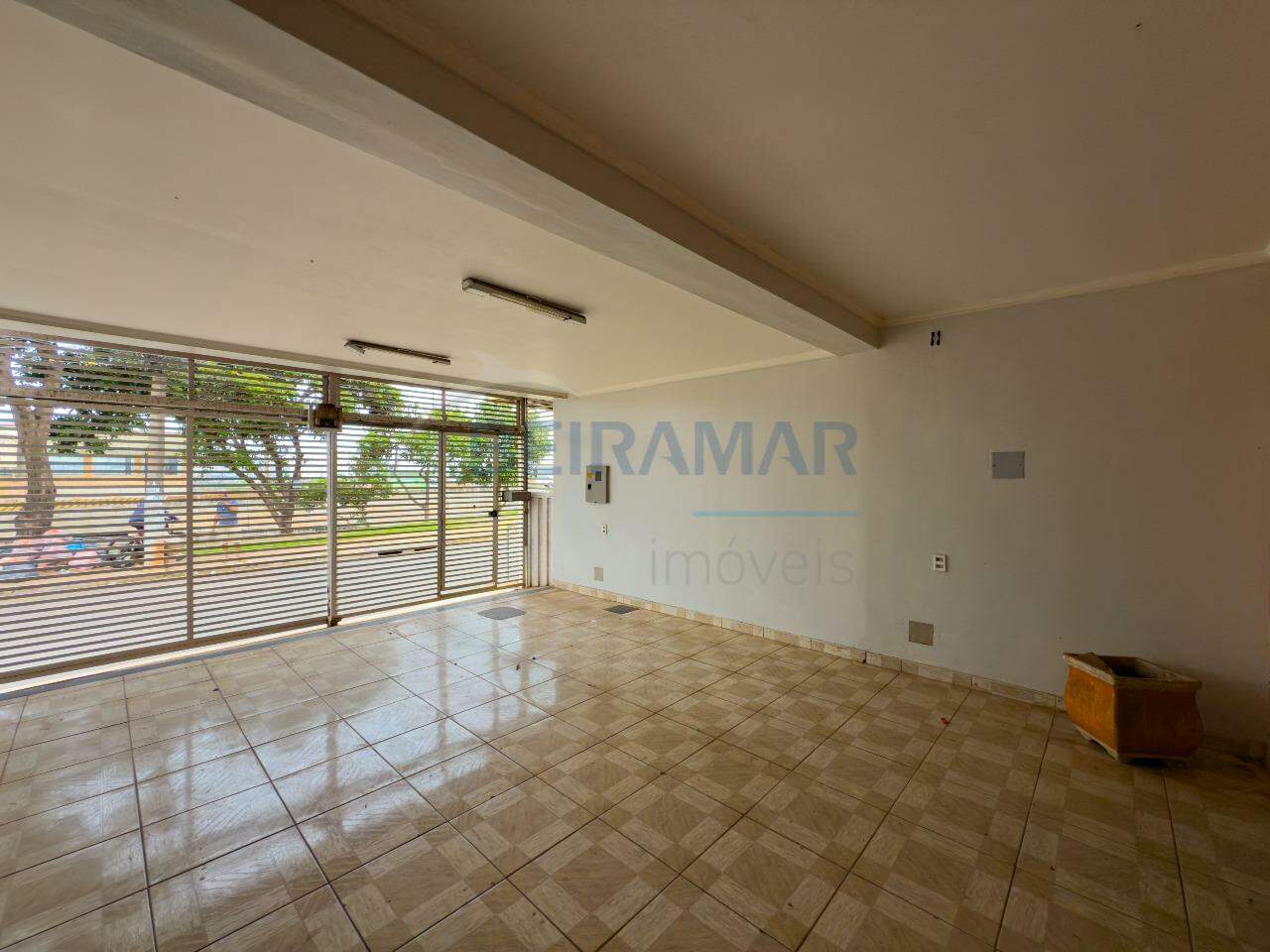 <br />
<b>Warning</b>:  Undefined property: stdClass::$fotos in <b>/home/beiramarimoveis/www/src/views/pages/detalhe-imovel.php</b> on line <b>135</b><br />
<br />
<b>Warning</b>:  Trying to access array offset on value of type null in <b>/home/beiramarimoveis/www/src/views/pages/detalhe-imovel.php</b> on line <b>135</b><br />
<br />
<b>Warning</b>:  Attempt to read property