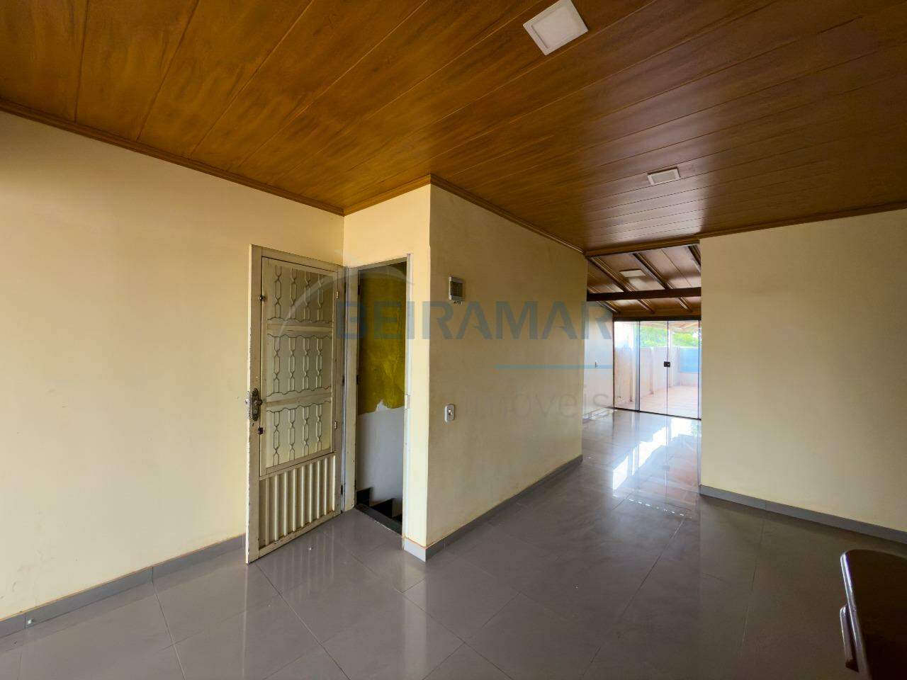 <br />
<b>Warning</b>:  Undefined property: stdClass::$fotos in <b>/home/beiramarimoveis/www/src/views/pages/detalhe-imovel.php</b> on line <b>135</b><br />
<br />
<b>Warning</b>:  Trying to access array offset on value of type null in <b>/home/beiramarimoveis/www/src/views/pages/detalhe-imovel.php</b> on line <b>135</b><br />
<br />
<b>Warning</b>:  Attempt to read property