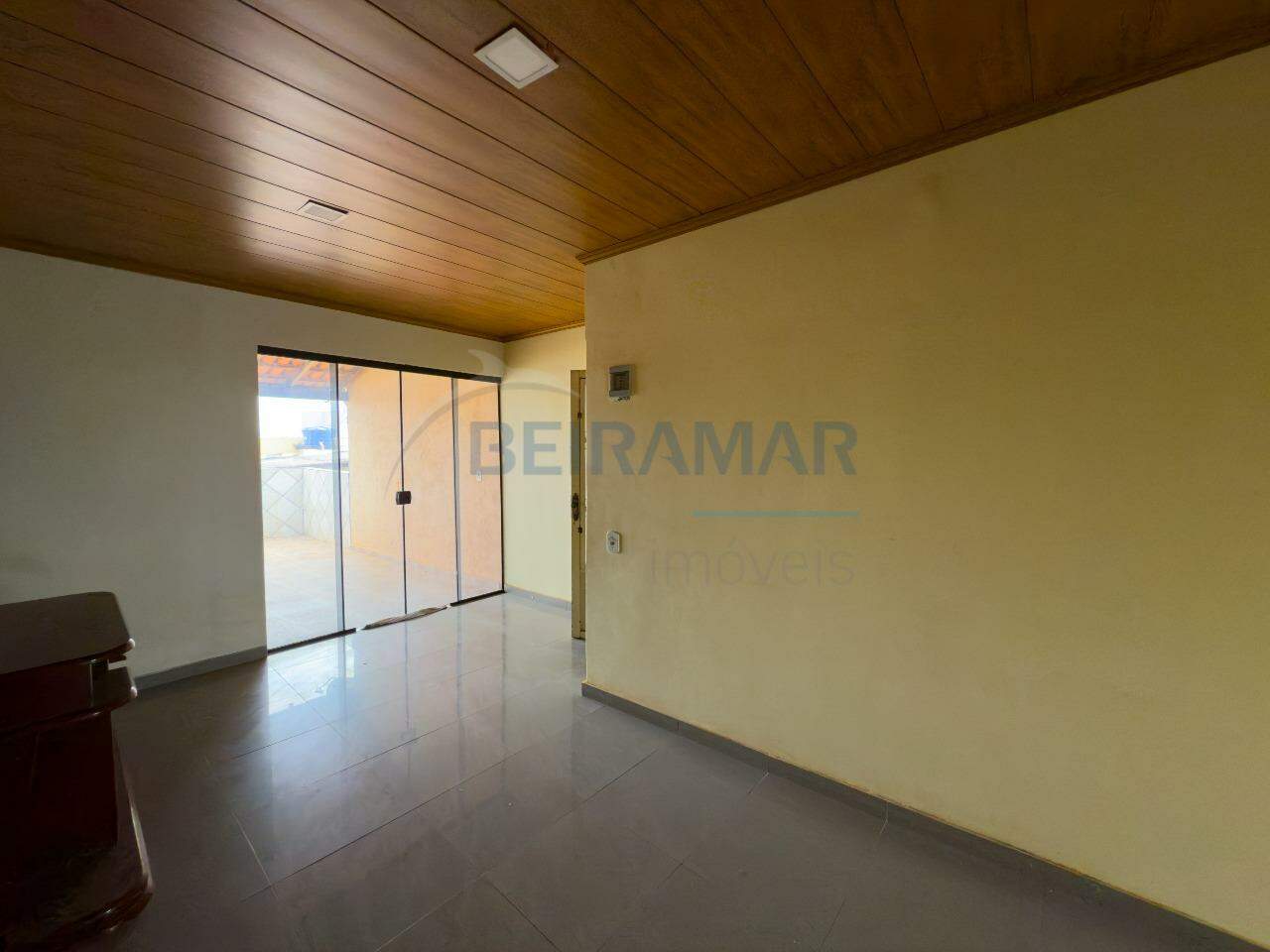 <br />
<b>Warning</b>:  Undefined property: stdClass::$fotos in <b>/home/beiramarimoveis/www/src/views/pages/detalhe-imovel.php</b> on line <b>135</b><br />
<br />
<b>Warning</b>:  Trying to access array offset on value of type null in <b>/home/beiramarimoveis/www/src/views/pages/detalhe-imovel.php</b> on line <b>135</b><br />
<br />
<b>Warning</b>:  Attempt to read property