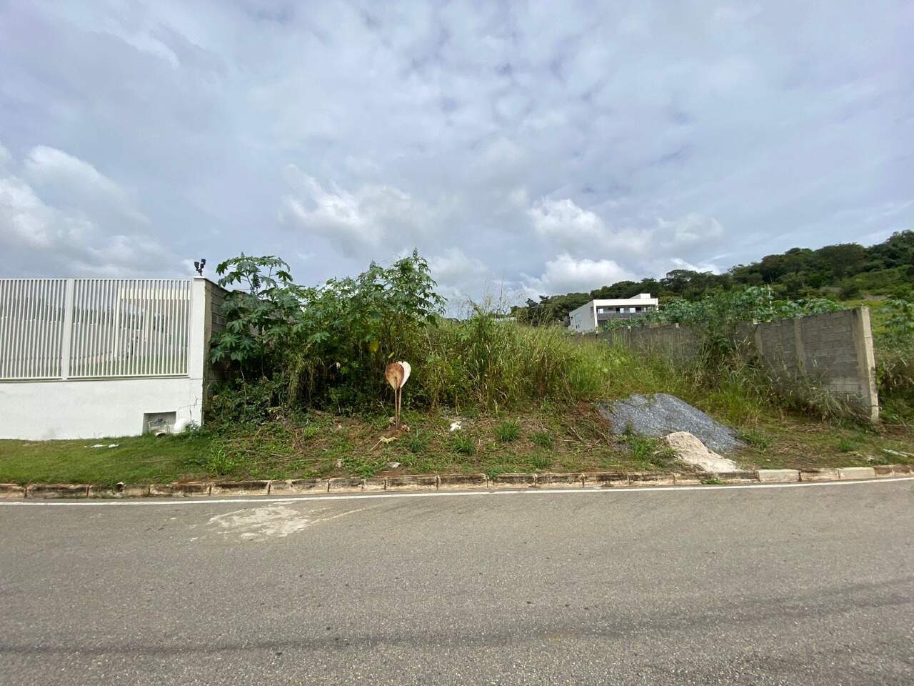 Lote em condomínio à venda no Estancia da Mata: 