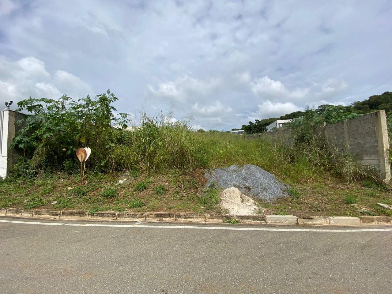 Lote em condomínio à venda no Estancia da Mata: 