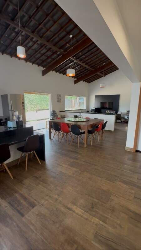 Casa à venda no Araças: 