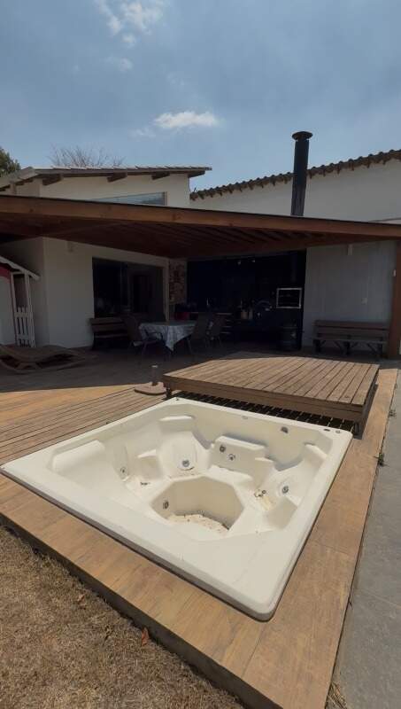 Casa à venda no Araças: 
