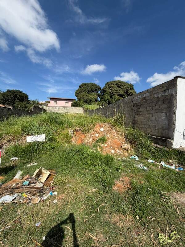 Lote à venda no Felipe Cláudio de Sales: 