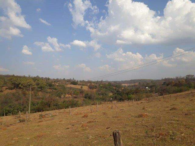 Terreno à venda no Araças: 