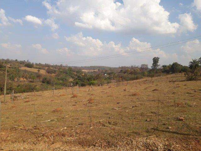 Terreno à venda no Araças: 