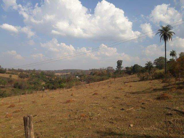 Terreno à venda no Araças: 