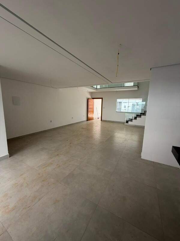 Casa de 2 pavimentos à venda no Parque Andiara: 