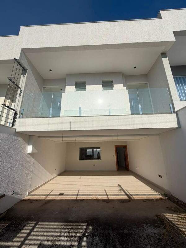 Casa de 2 pavimentos à venda no Parque Andiara: 