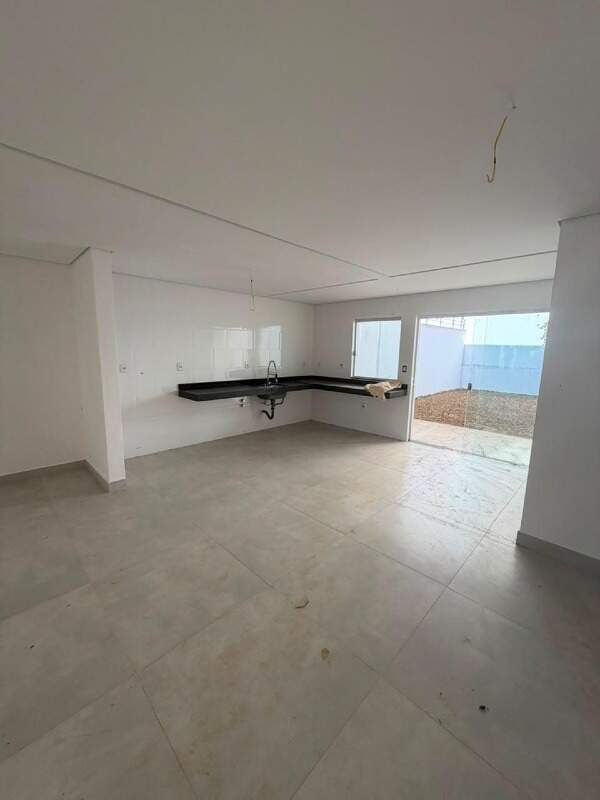 Casa de 2 pavimentos à venda no Parque Andiara: 