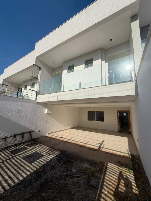 Casa de 2 pavimentos à venda no Parque Andiara: 