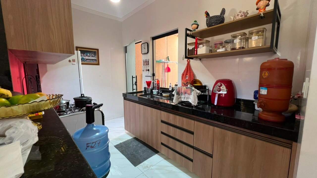 Casa à venda no PARQUE ANDYARA: COZINHA