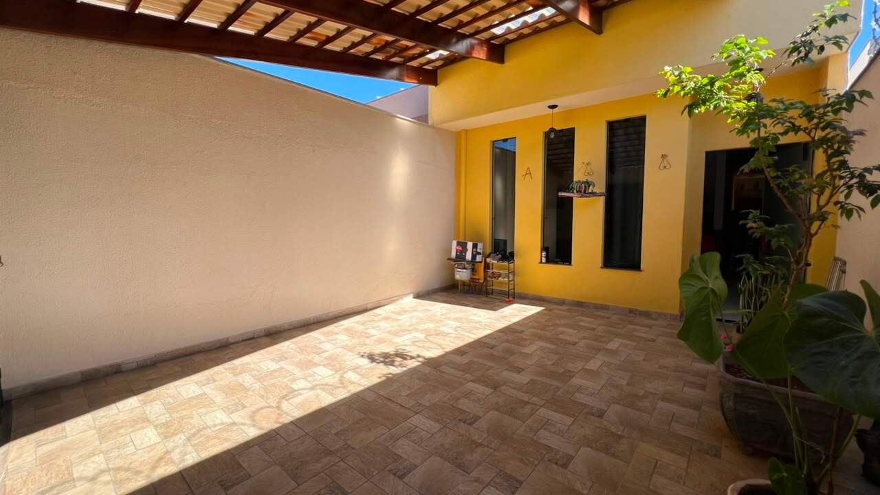 Casa à venda no PARQUE ANDYARA: 
