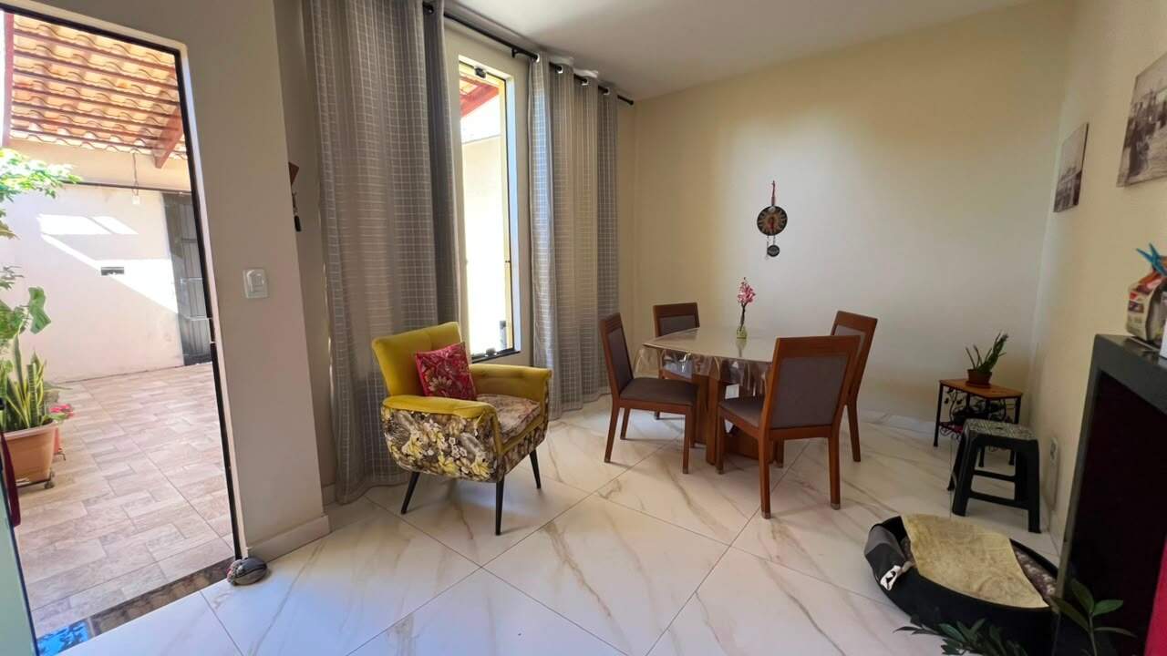 Casa à venda no PARQUE ANDYARA: SALA