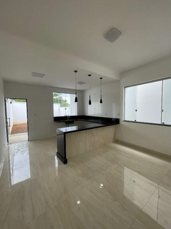 Casa de 2 pavimentos à venda no Vesper Triângulo: 