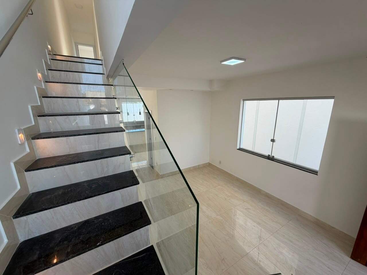 Casa de 2 pavimentos à venda no Vesper Triângulo: 
