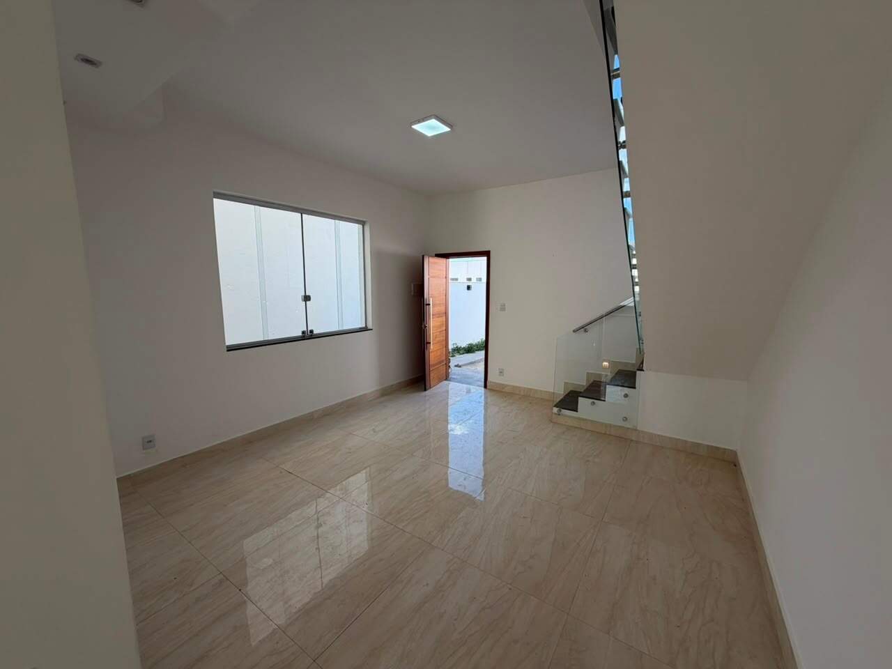 Casa de 2 pavimentos à venda no Vesper Triângulo: 