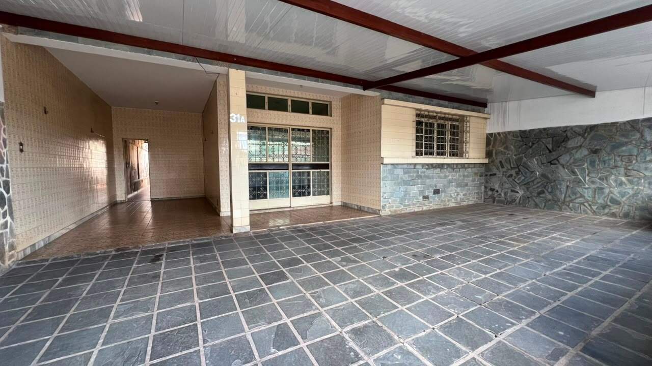 Casa de 2 pavimentos à venda no Centro: 
