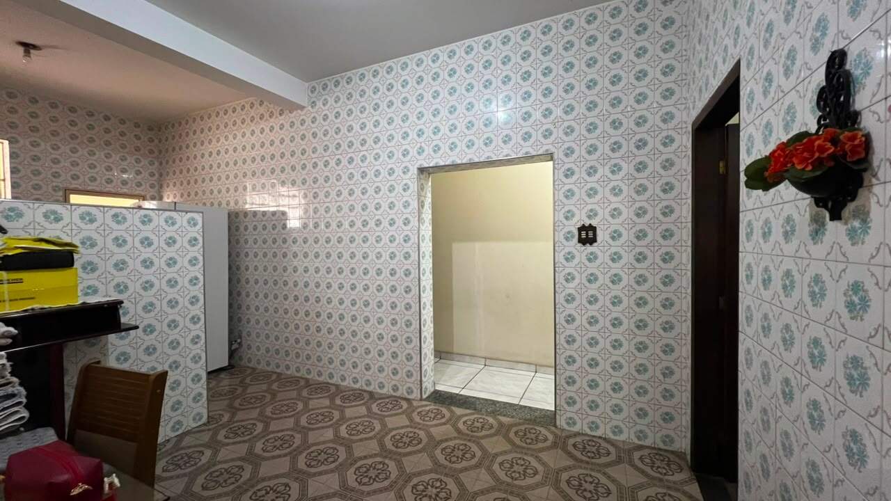 Casa de 2 pavimentos à venda no Centro: 