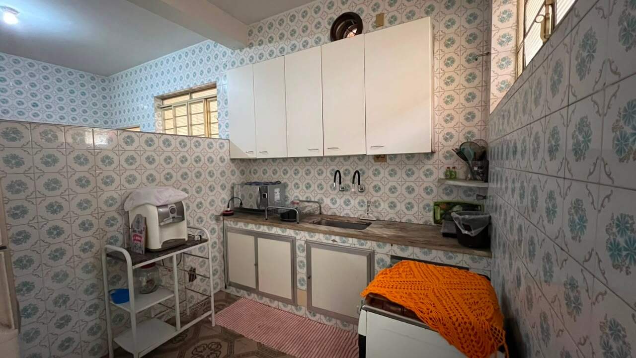 Casa de 2 pavimentos à venda no Centro: 
