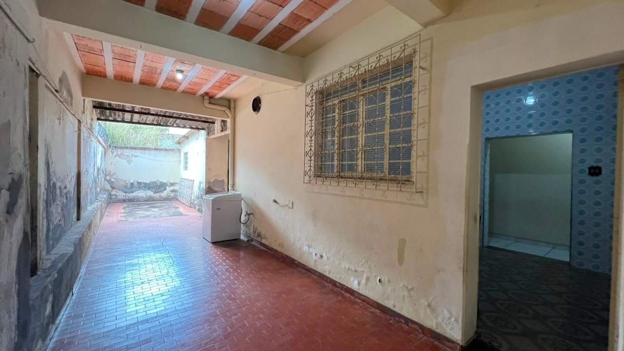 Casa de 2 pavimentos à venda no Centro: 