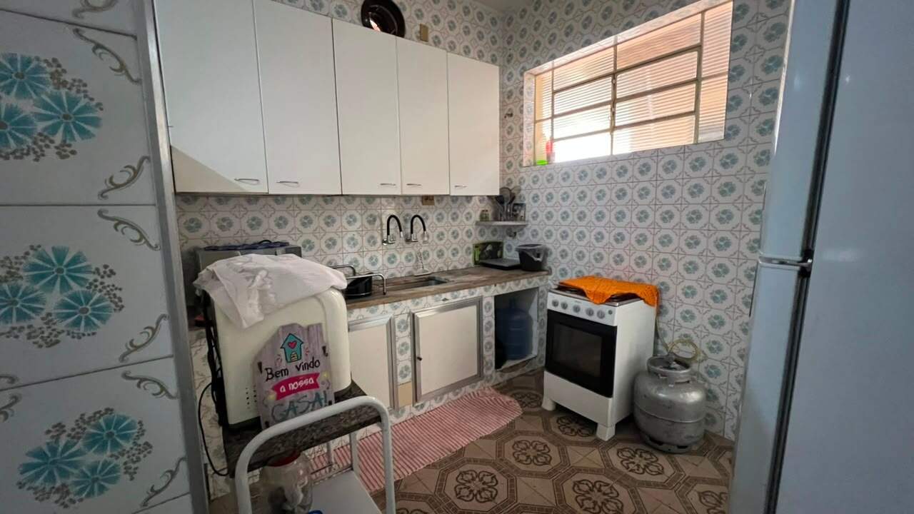 Casa de 2 pavimentos à venda no Centro: 
