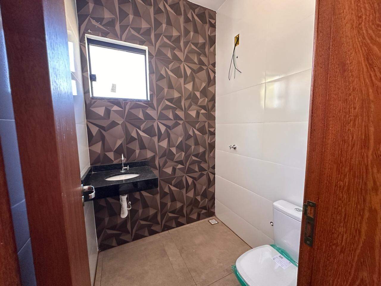 Casa de 2 pavimentos à venda no HIBISCOS: SUÍTE