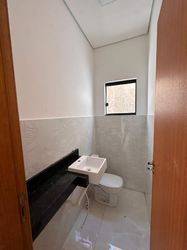 Casa de 2 pavimentos à venda no HIBISCOS: LAVABO