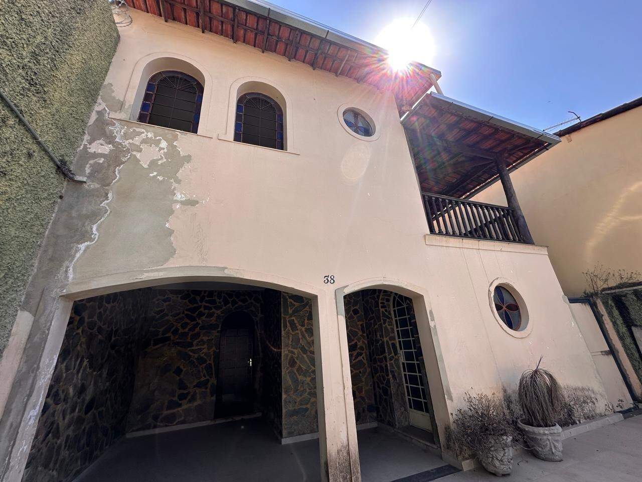 Casa de 2 pavimentos à venda no Magalhães: 