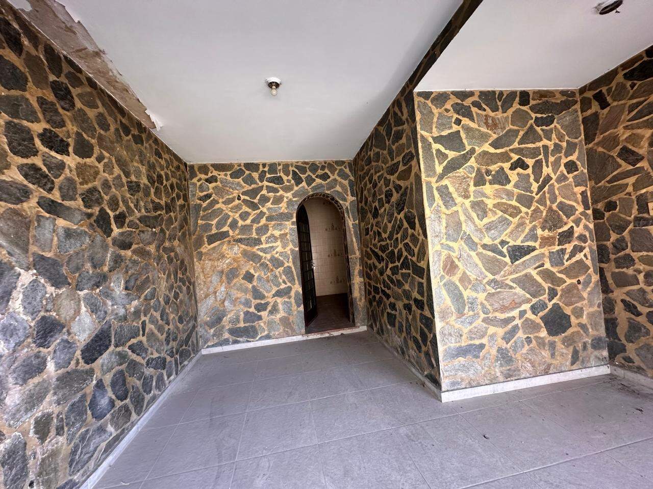 Casa de 2 pavimentos à venda no Magalhães: 