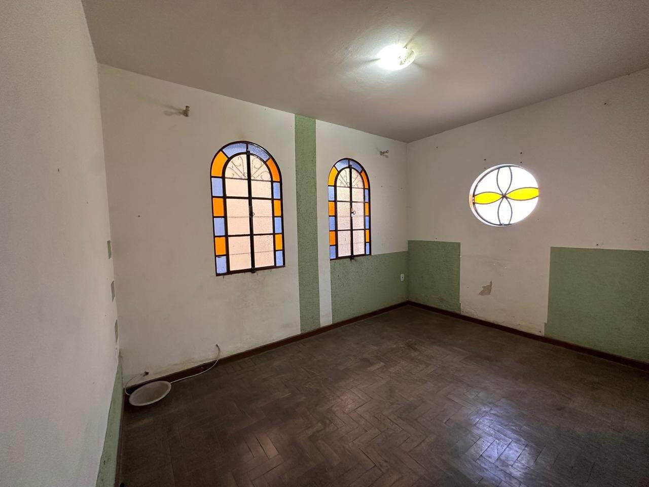 Casa de 2 pavimentos à venda no Magalhães: 