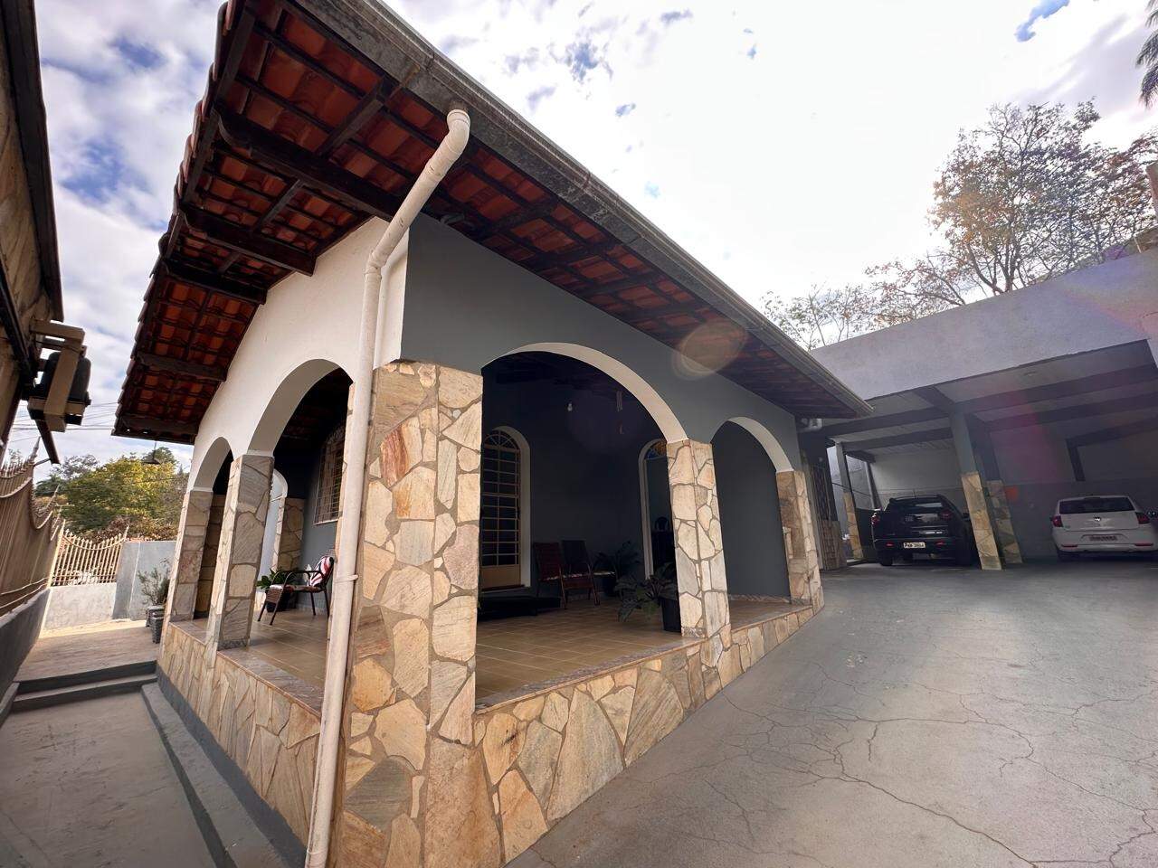 Casa à venda no Roberto Belisario: 
